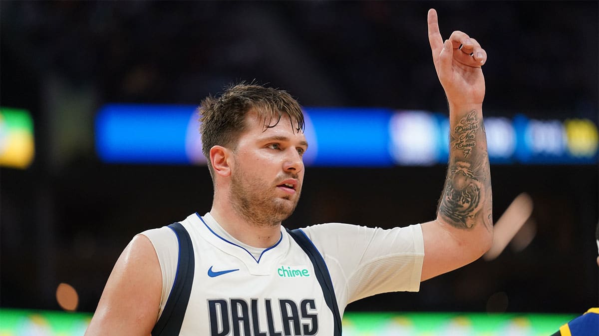  Dallas Mavericks guard Luka Doncic (77) holds up his hand before heading towards the team bench against the Golden State Warriors in the third quarter at the Chase Center.