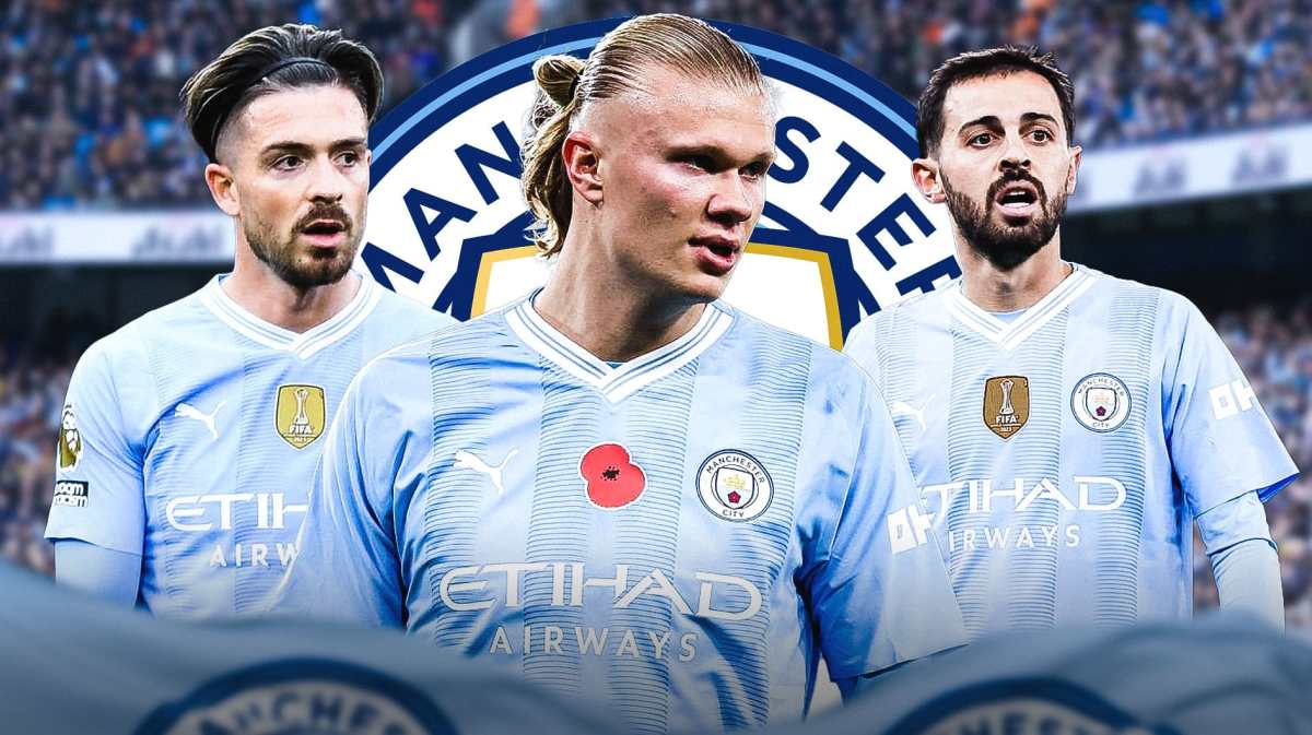 Erling Haaland, Jack Grealish, Bernardo Silva in front of the Manchester City logo