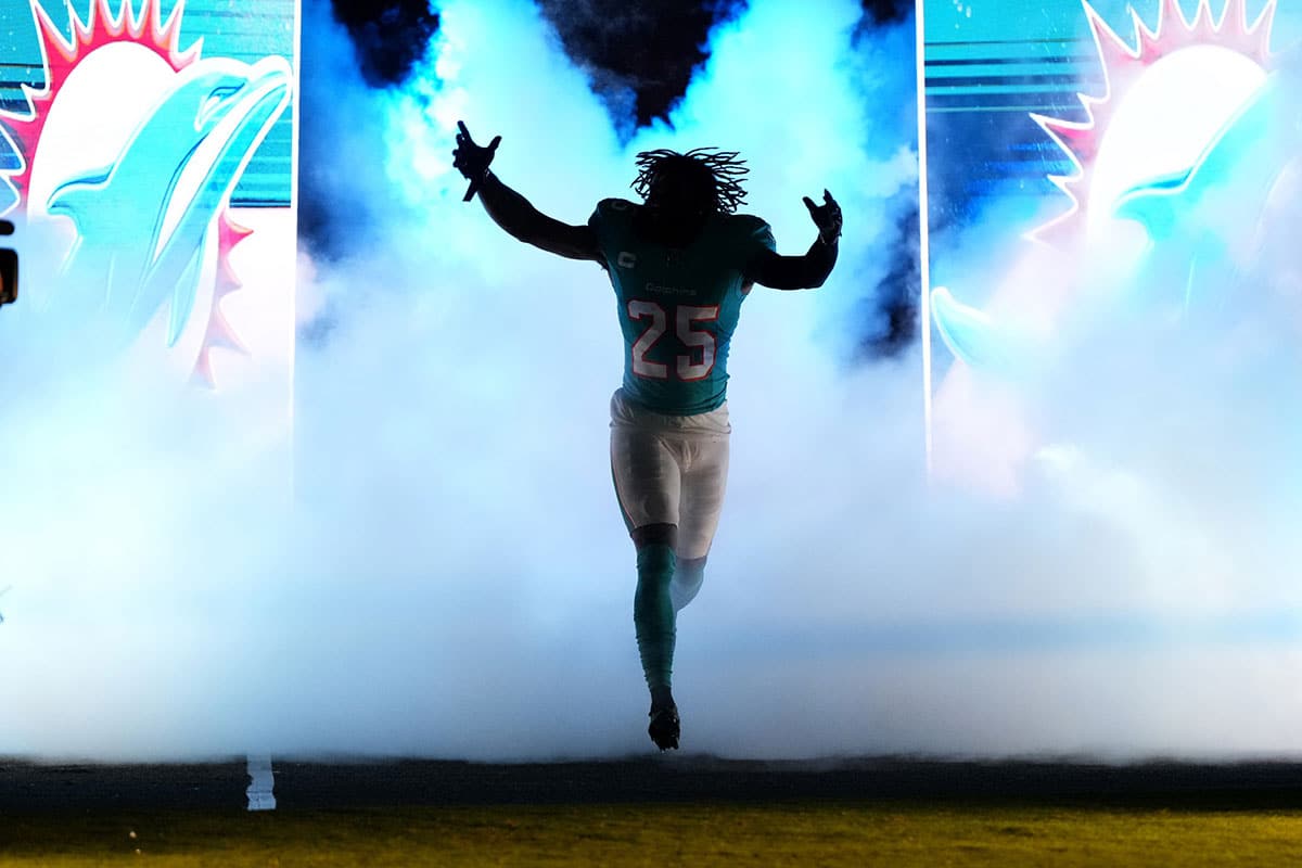 Miami Dolphins cornerback Xavien Howard (25) takes the field for the game against the Tennessee Titans at Hard Rock Stadium.