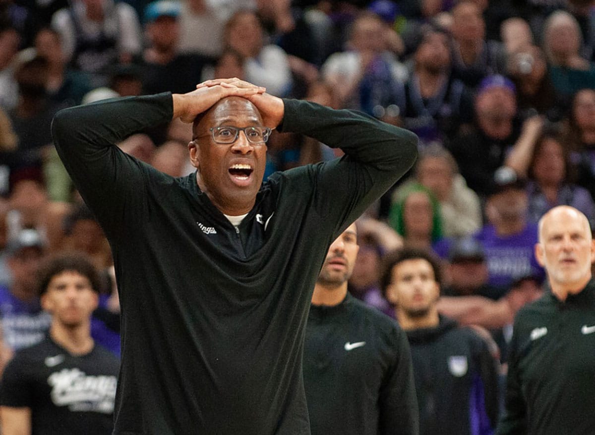 Sacramento Kings head coach Mike Brown reacts to a call during the fourth quarter at Golden 1 Center.