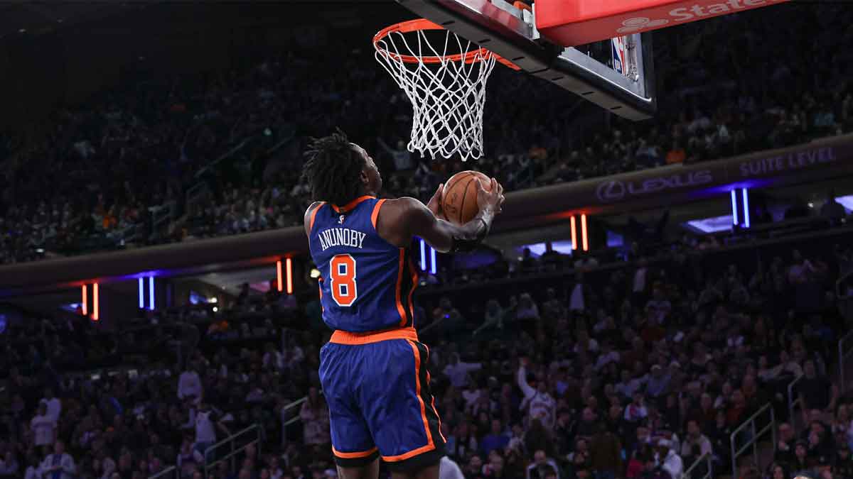 New York Knicks forward OG Anunoby (8) dunks the ball during the second half against the Miami Heat at Madison Square Garden.