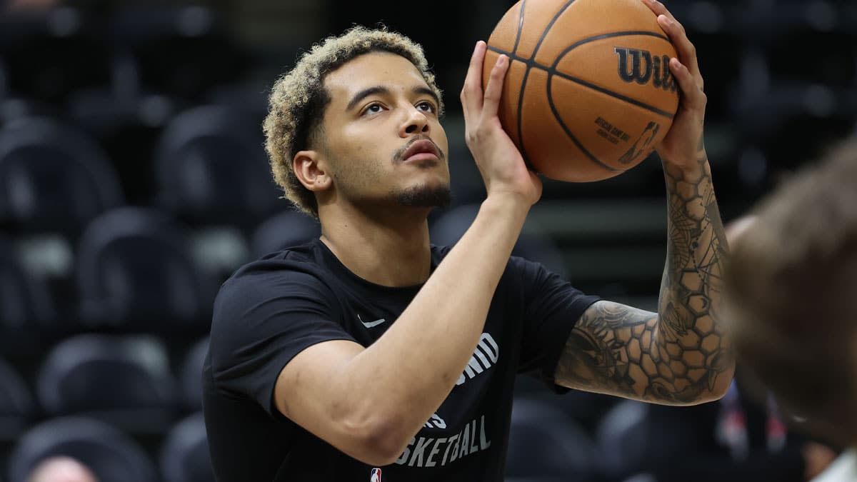  San Antonio Spurs forward Jeremy Sochan (10) warms up before a game against the Utah Jazz at Delta Center.