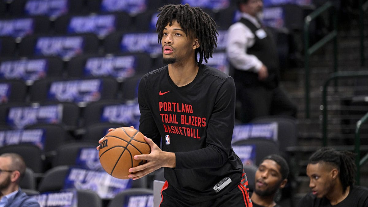 Portland Trail Blazers guard Shaedon Sharpe (17) warms up before the game between the Dallas Mavericks and the Portland Trail Blazers at the American Airlines Center.