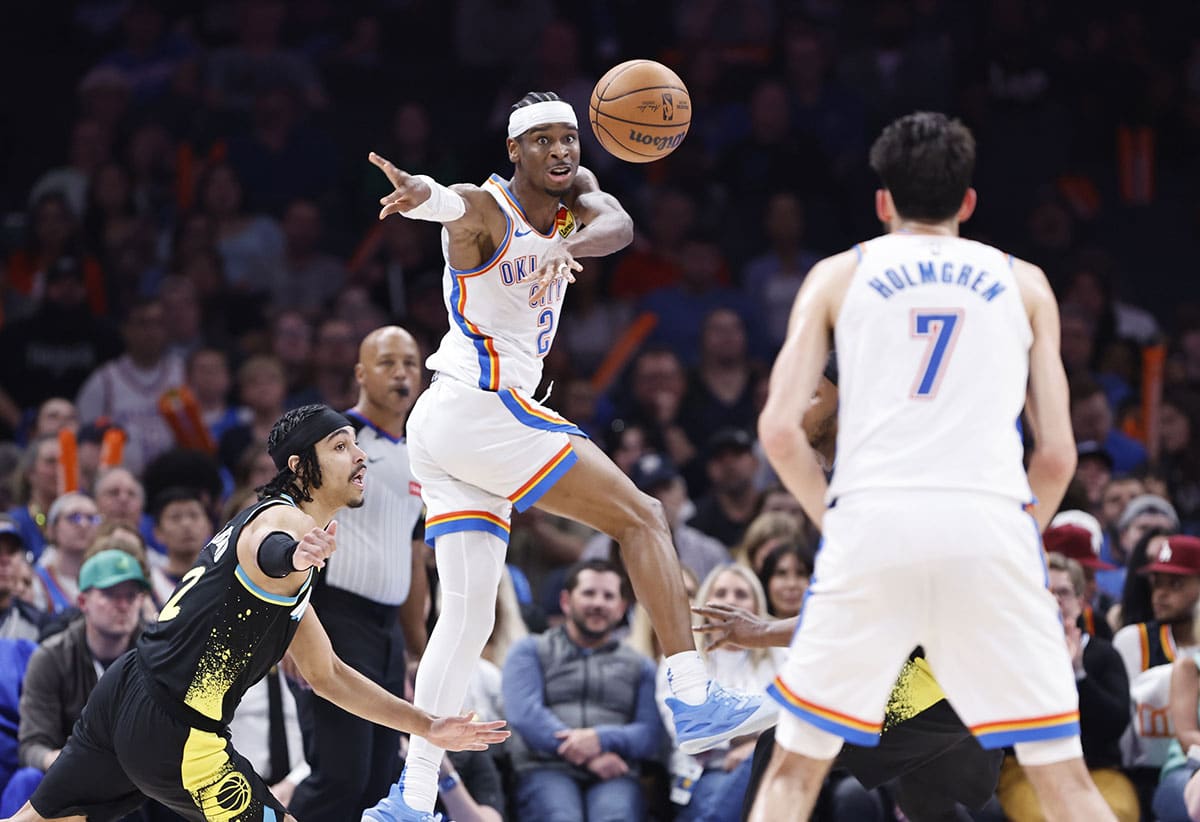 Oklahoma City Thunder guard Shai Gilgeous-Alexander (2) passes the ball to forward Chet Holmgren (7) on a play against the Indiana Pacers during the second half at Paycom Center. 