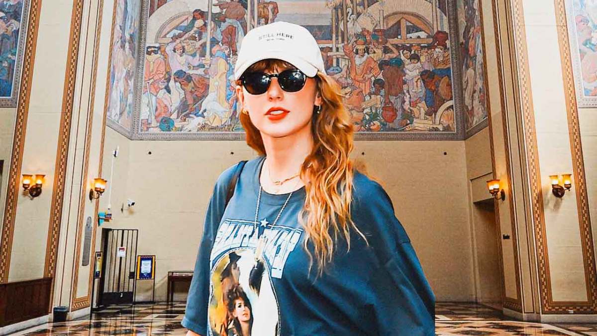 Taylor Swift at a library.