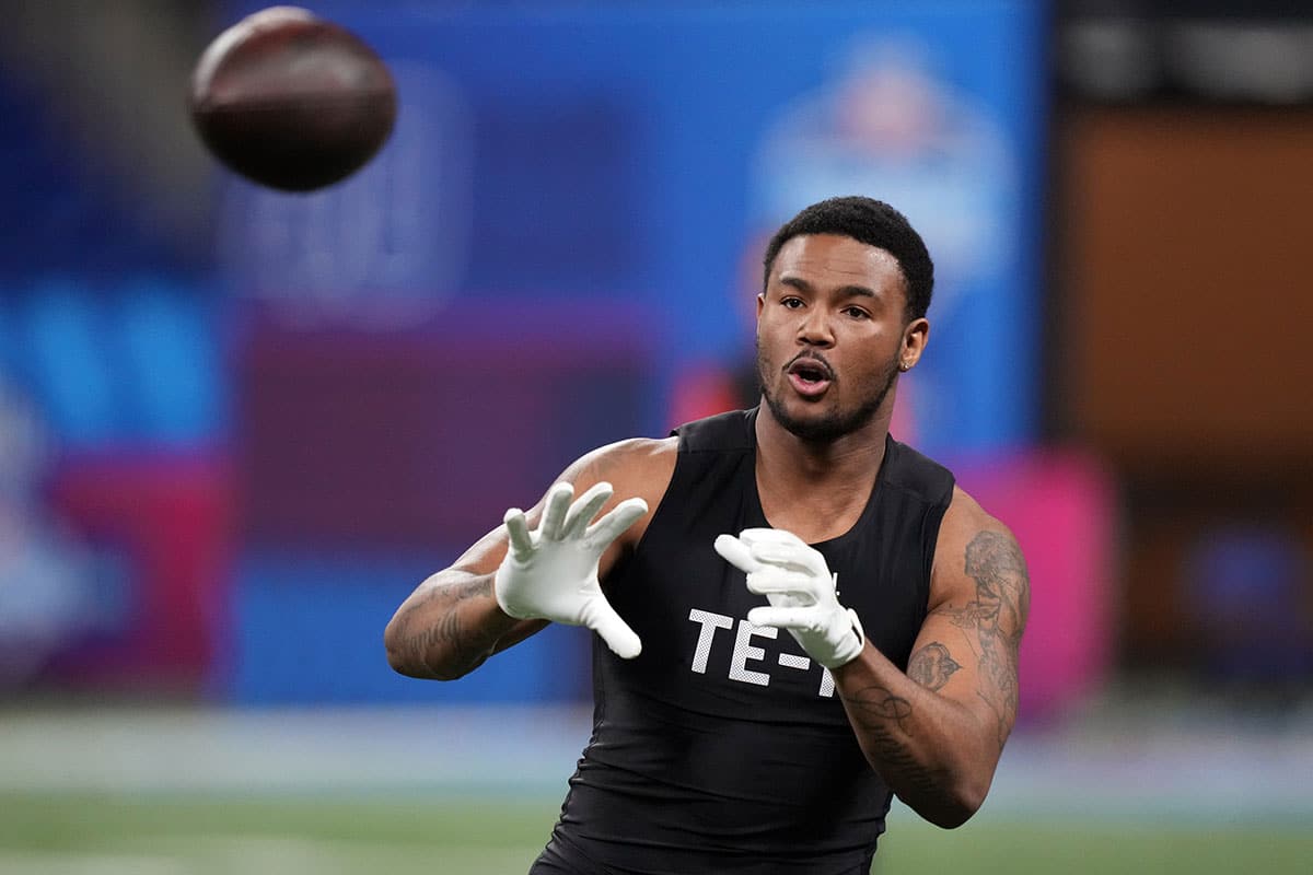 Texas tight end Ja'Tavion Sanders (TE11) works out during the 2024 NFL Combine at Lucas Oil Stadium.