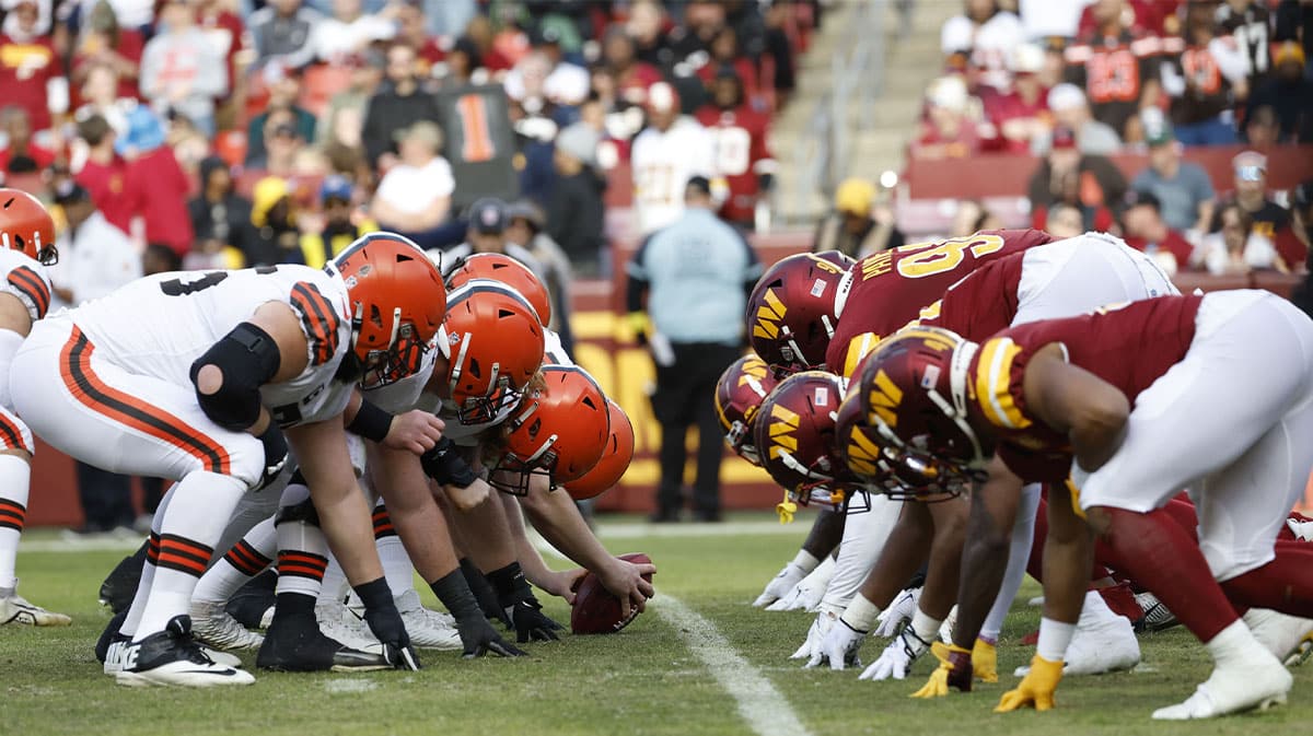 The Cleveland Browns offense lines up against the Washington Commanders defense during the third quarter at FedExField.