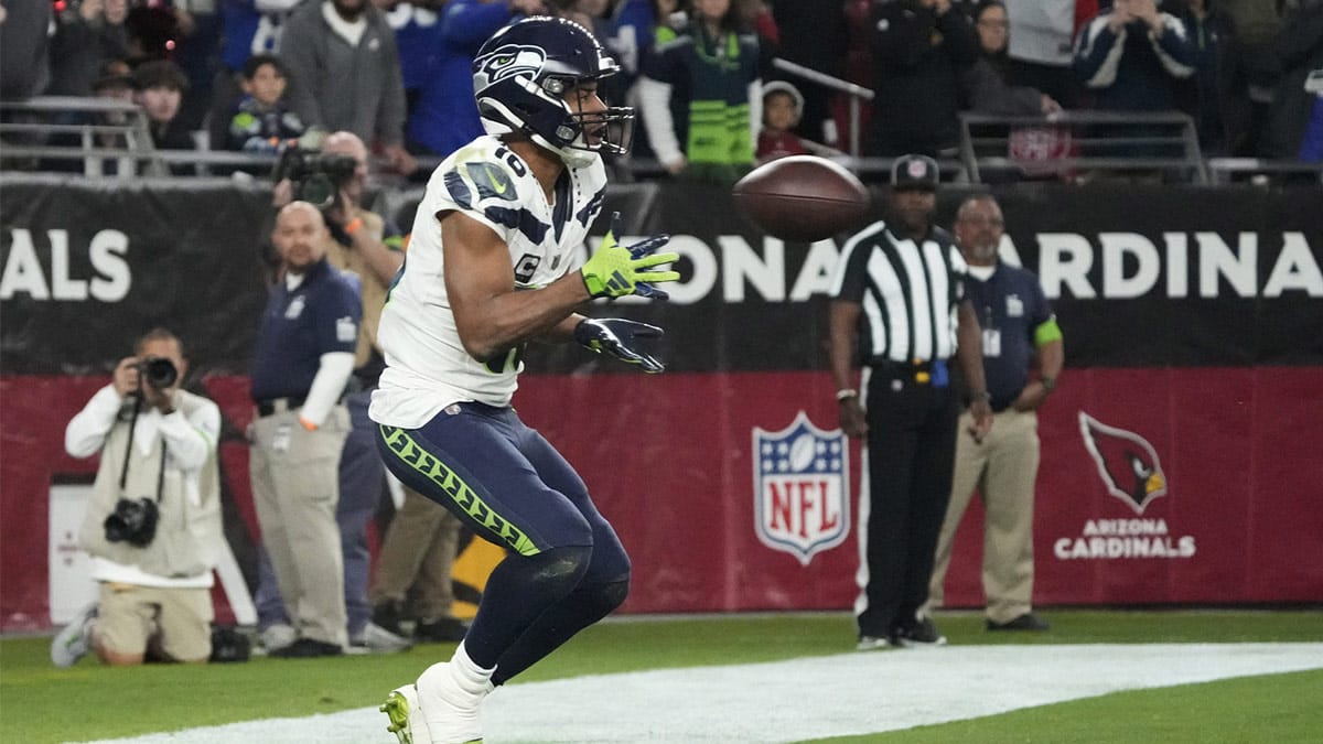 Seattle Seahawks wide receiver Tyler Lockett (16) catches a two-point conversion against the Arizona Cardinals