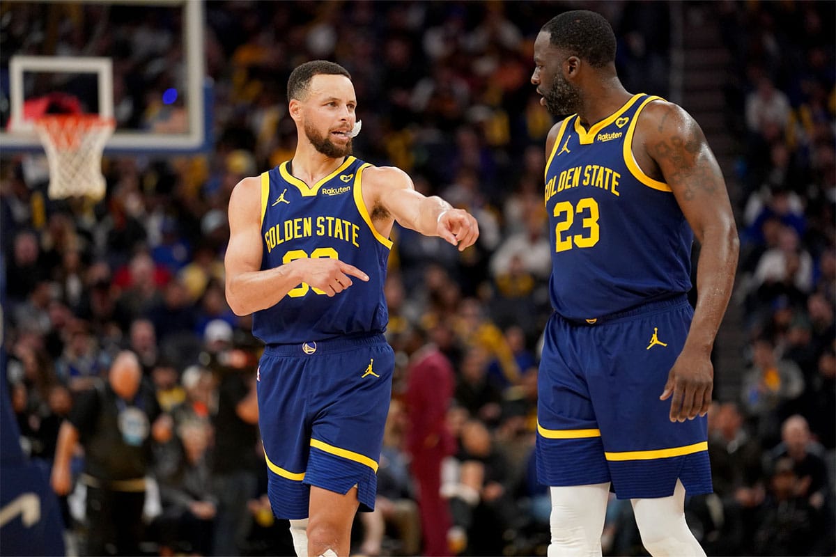 Golden State Warriors guard Stephen Curry (30) talks with forward Draymond Green (23) after a timeout against the Los Angeles Lakers in the third quarter at the Chase Center