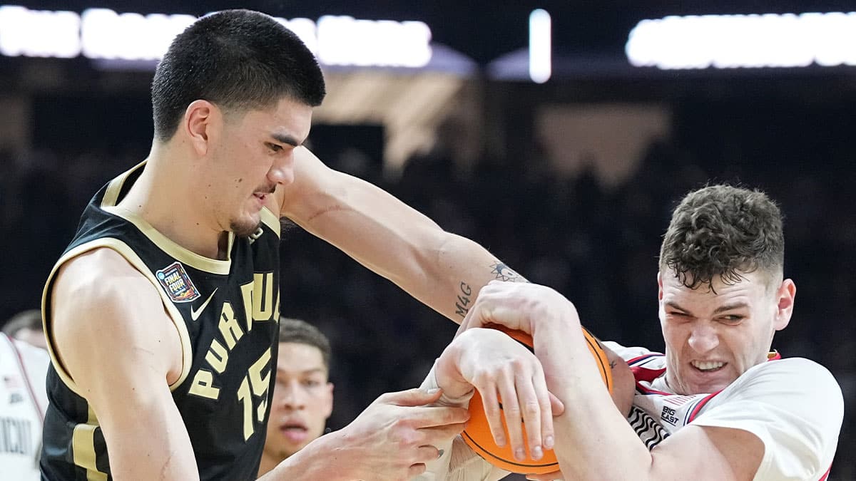 Purdue Boilermakers center Zach Edey (15) and Connecticut Huskies center Donovan Clingan (32) fight for possession during the NCAA Menâ€™s Basketball Tournament Championship, Monday, April 8, 2024, at State Farm Stadium in Glendale, Ariz.