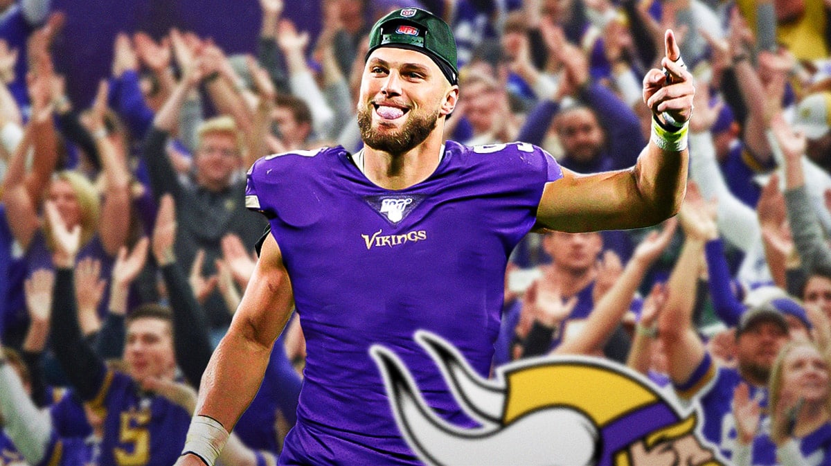 Robert Tonyan in a Vikings jersey