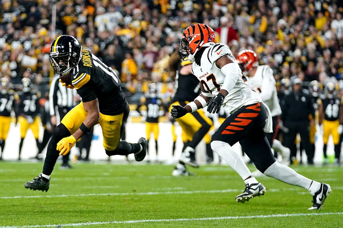 Pittsburgh Steelers wide receiver Allen Robinson II (11) eyes the goal line after a catch in the first quarter during a Week 16 NFL football game