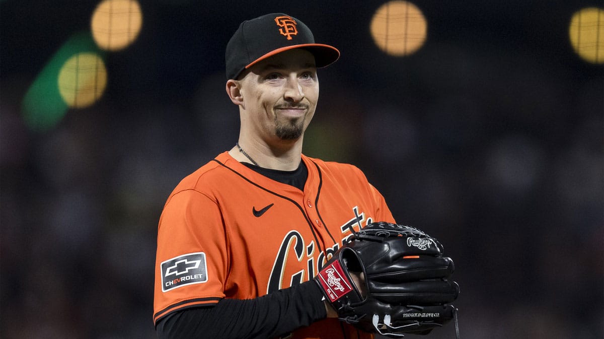 San Francisco Giants pitcher Blake Snell (7) reacts after walking an Arizona Diamondbacks batter during the fourth inning at Oracle Park.