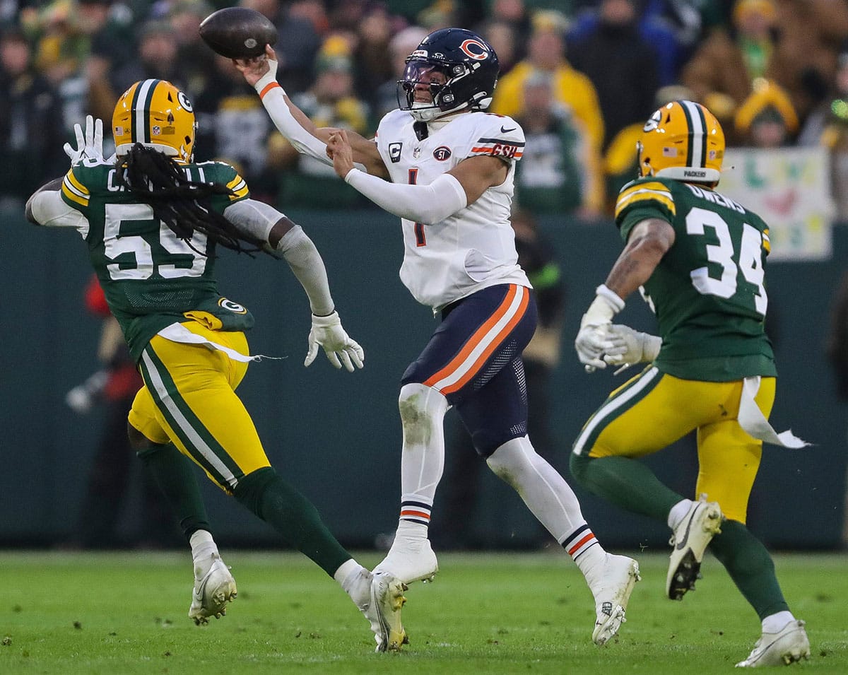 Chicago Bears quarterback Justin Fields (1) throws a pass against the Green Bay Packers on Sunday, January 7, 2024, at Lambeau Field in Green Bay, Wis.