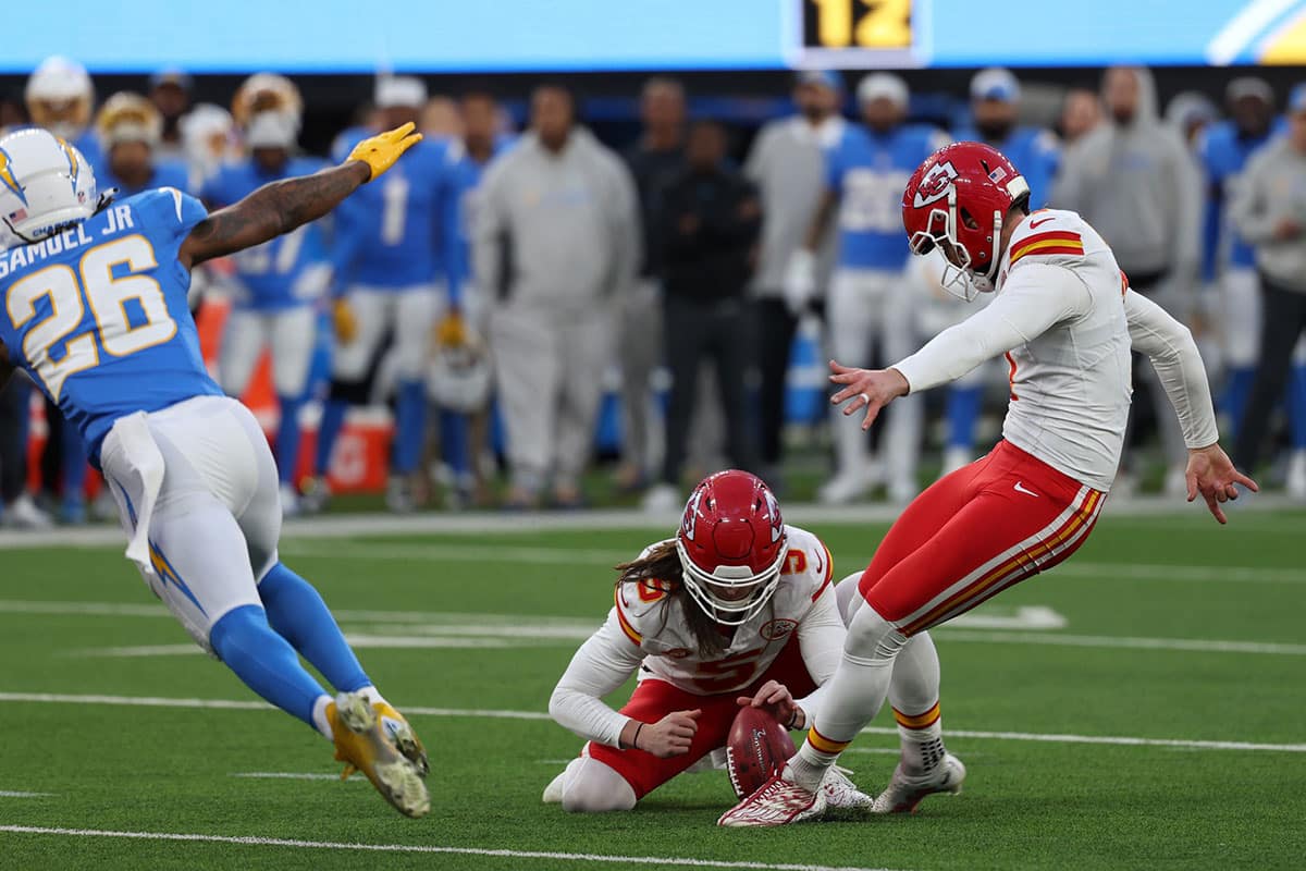 Kansas City Chiefs place kicker Harrison Butker (7) makes the game winning field goal during the fourth quarter against the Los Angeles Chargers at SoFi Stadium. 