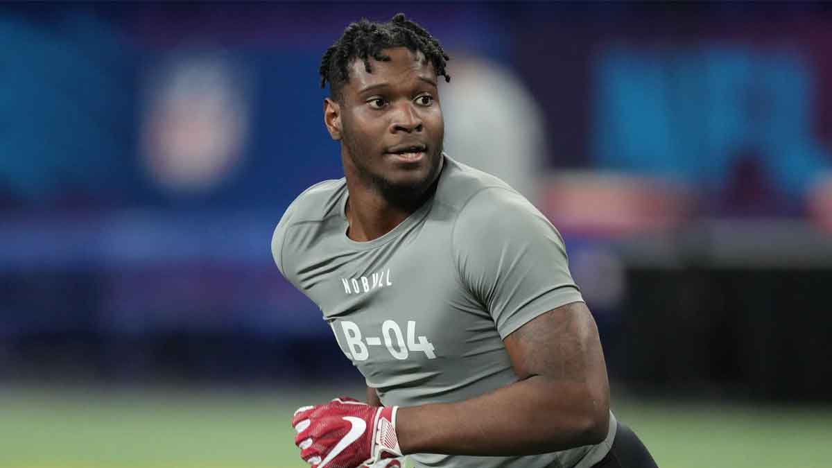  Alabama linebacker Chris Braswell (LB04) works out during the 2024 NFL Combine at Lucas Oil Stadium.