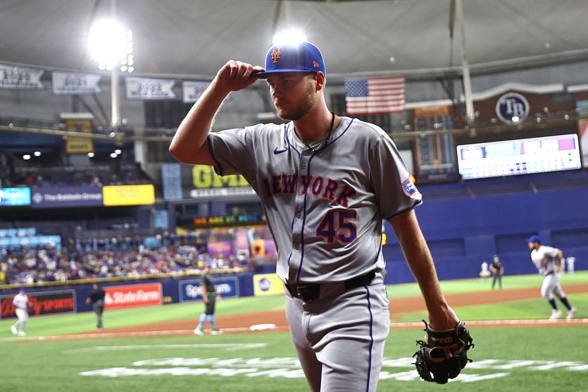 New York Mets starting pitcher Christian Scott (45) tips his hat as he is taken out of the game against the Tampa Bay Rays during the seventh inning at Tropicana Field.