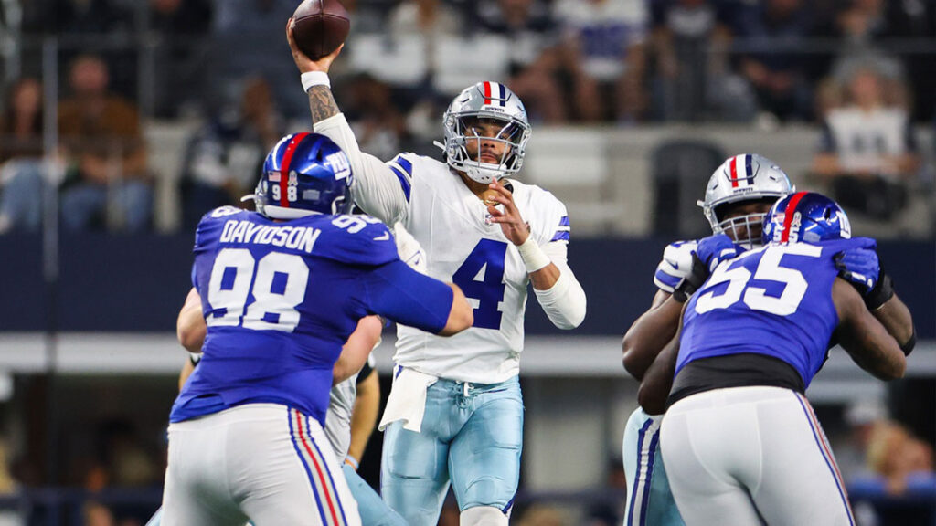 Cowboys quarterback Dak Prescott throwing a pass against the New York Giants