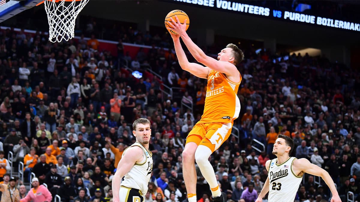 Tennessee guard Dalton Knecht (3) scores on the transition in the second half of the NCAA Tournament Elite Eight college basketball game against Purdue at Little Caesars Arena