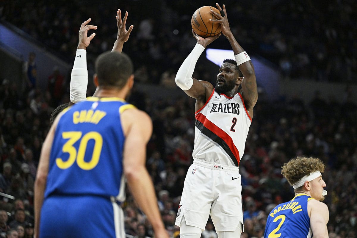 Portland Trail Blazers center Deandre Ayton (2) shoots a jump shot during the second half against the Golden State Warriors at Moda Center.