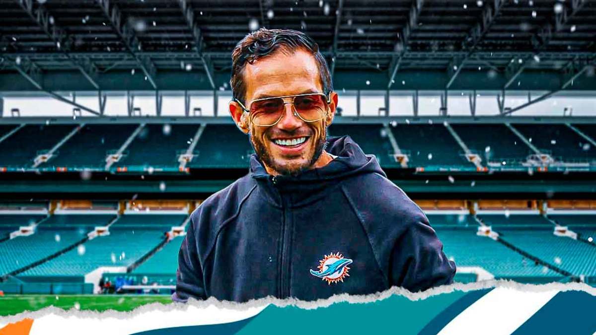 Dolphins head coach Mike McDaniel surrounded by freezing cold temperature.