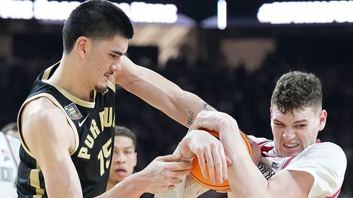 Purdue Boilermakers center Zach Edey (15) and Connecticut Huskies center Donovan Clingan (32) fight for possession during the NCAA Men’s Basketball Tournament Championship, 