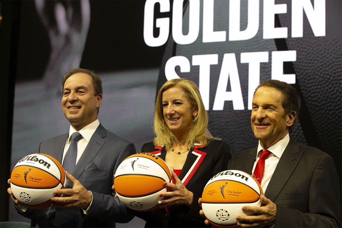  Golden State Warriors co-executive director & chief executive officer Joe Lacob, WNBA commissioner Cathy Engelbert and Warriors co-executive director Peter Guber pose for a group photo during a press conference to announce an expansion WNBA franchise in the San Francisco Bay Area