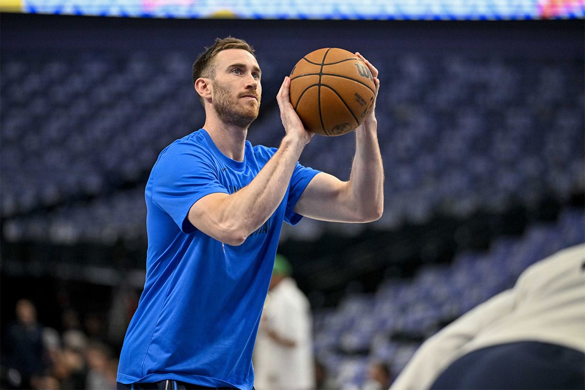 Oklahoma City Thunder forward Gordon Hayward (33) warms up before the game between the Dallas Mavericks and the Oklahoma City Thunder in game four of the second round for the 2024 NBA playoffs at American Airlines Center.