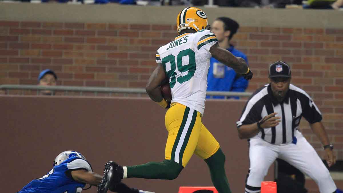Green Bay Packers#89 James Jones scores a touchdown in the third quarter Detroit Lions during the NFL Thanksgiving day game between the Green Bay Packers-Detroit Lions at Ford Field, Thursday, November 24, 2011. Photo by Rick Wood/RWOOD@JOURNALSENTINEL.COM