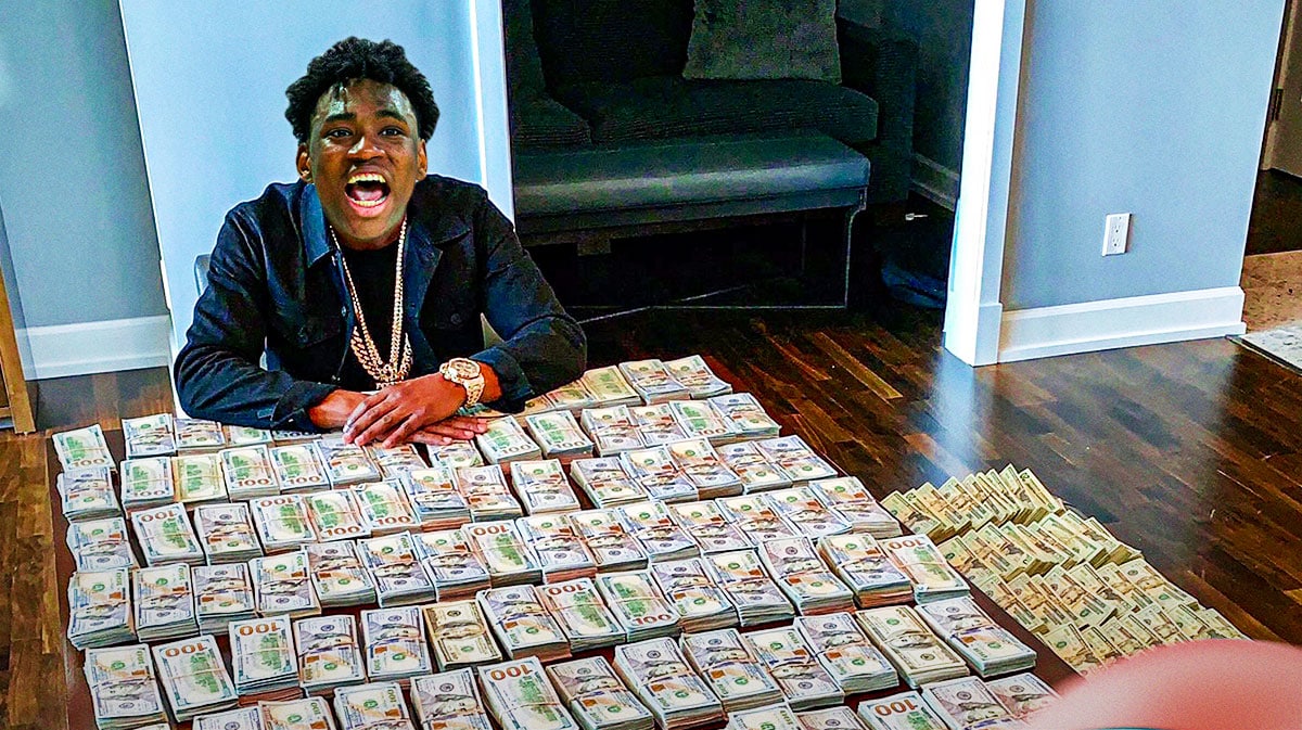 Great Osobor (Washington basketball transfer) as Floyd Mayweather showing off money