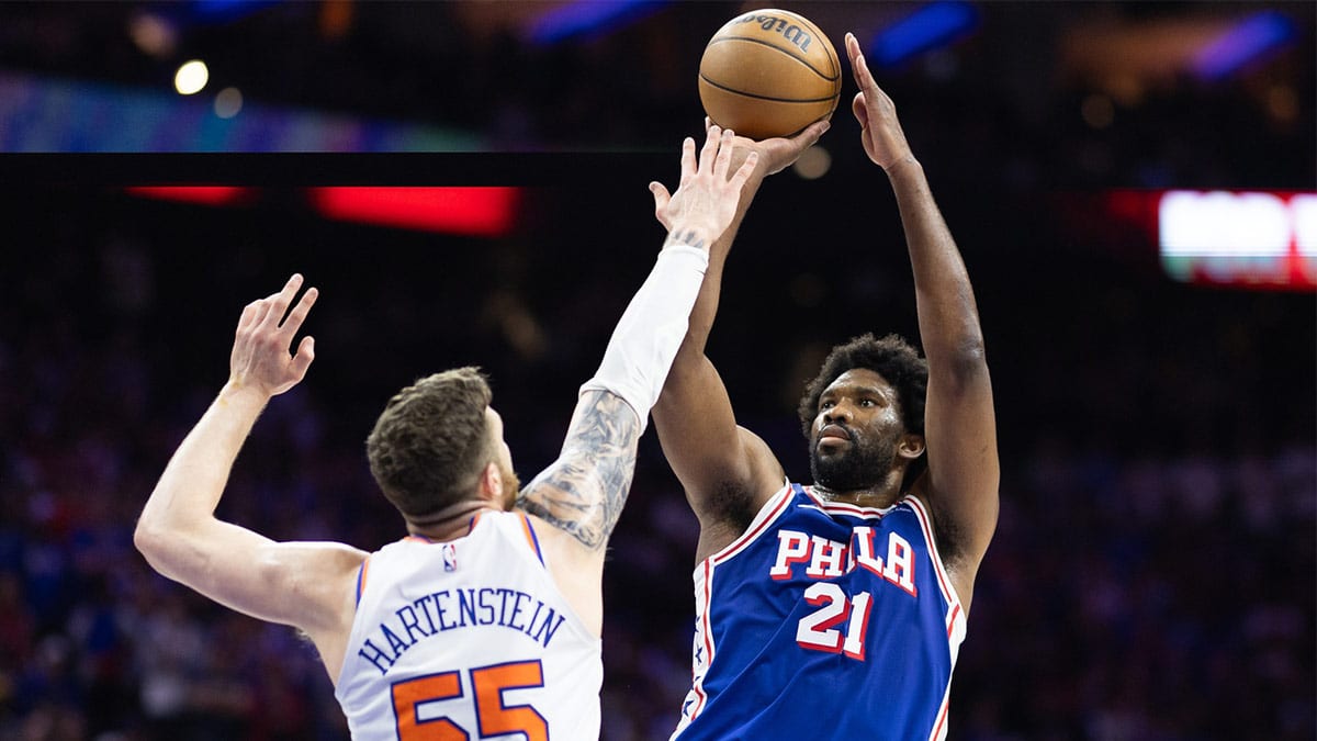 Joel Embiid shoots over Hartenstein of the Knicks. 