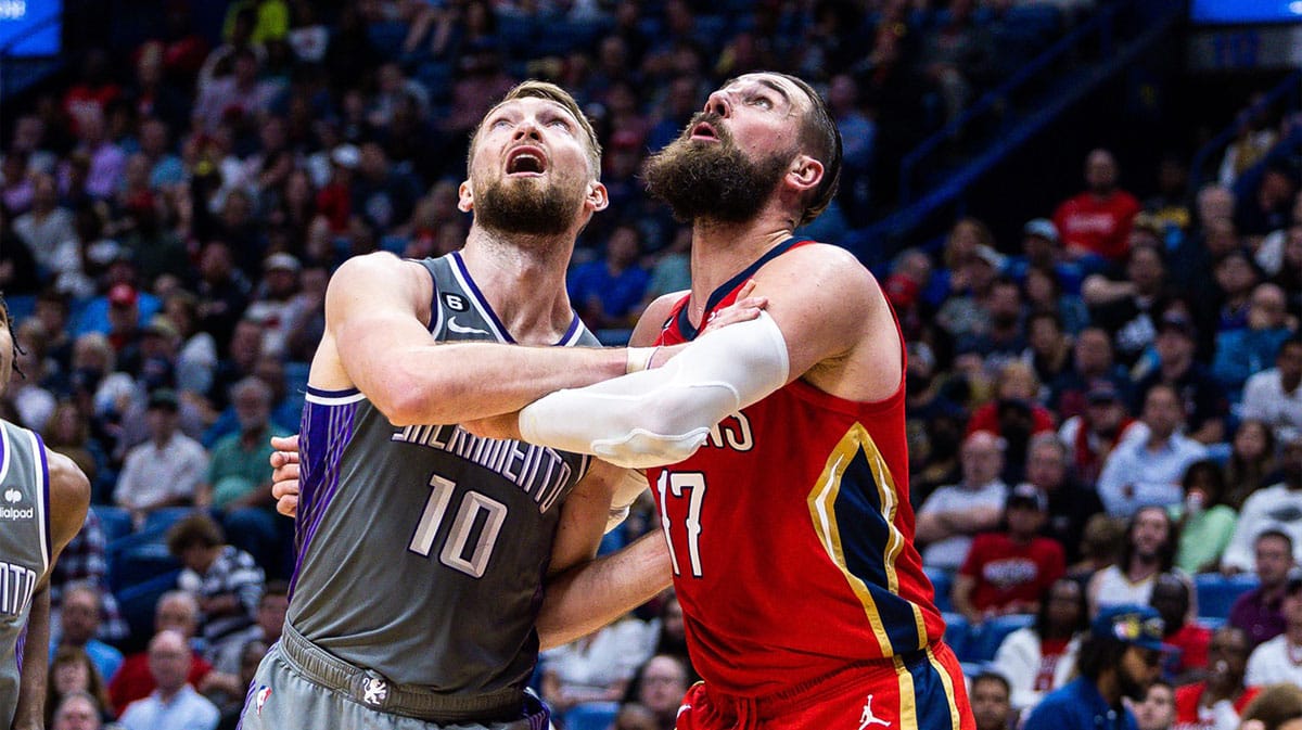 Sacramento Kings forward Domantas Sabonis (10) and New Orleans Pelicans center Jonas Valanciunas (17) fight for position during the second half at Smoothie King Center
