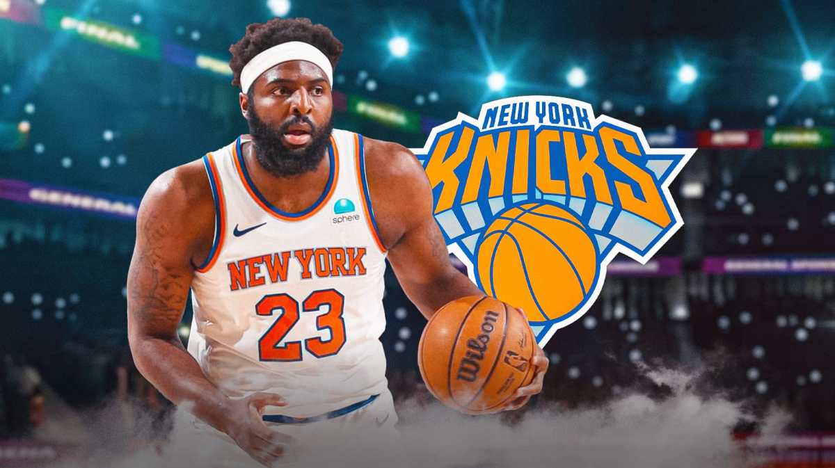 Knicks' Mitchell Robinson reacts to ankle injury pain during Pacers game