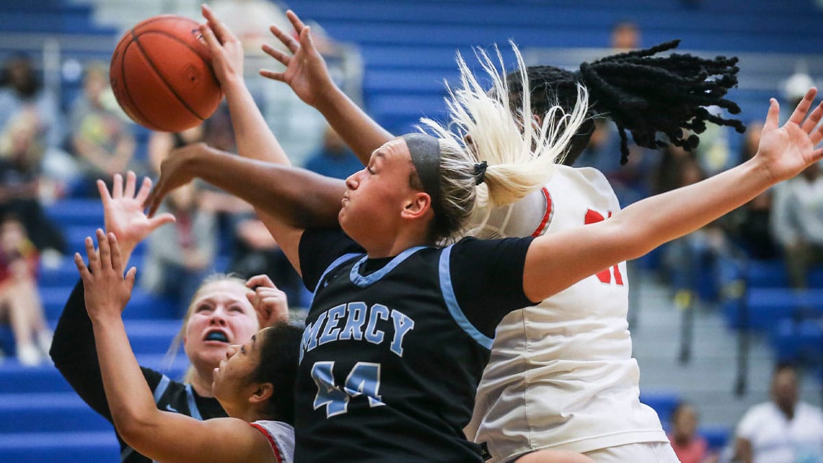 Mercy's Leah Macy and Butler's Ramiya White battled for a rebound at the Sixth Regional.
