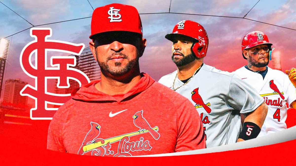 Cardinals' Oli Marmol stands next to Albert Pujols and Yadier Molina amid manager rumors