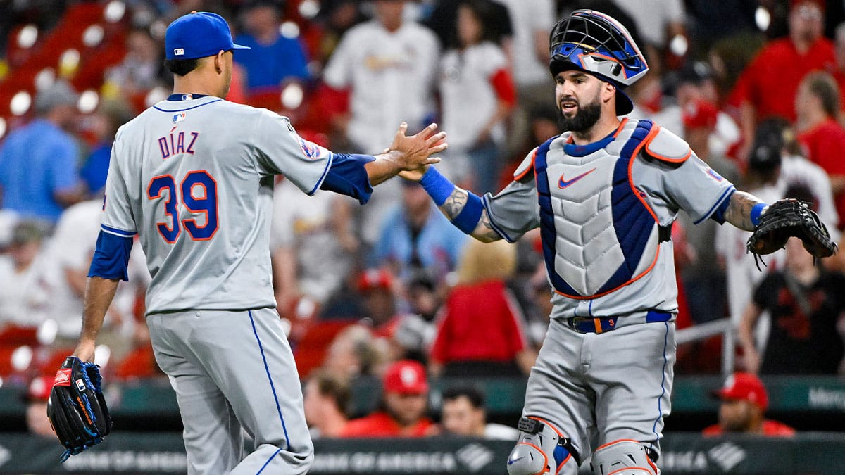 New York Mets relief pitcher Edwin Diaz (39) celebrates with catcher Tomas Nido (3) after the Mets defeated the St. Louis Cardinals at Busch Stadium