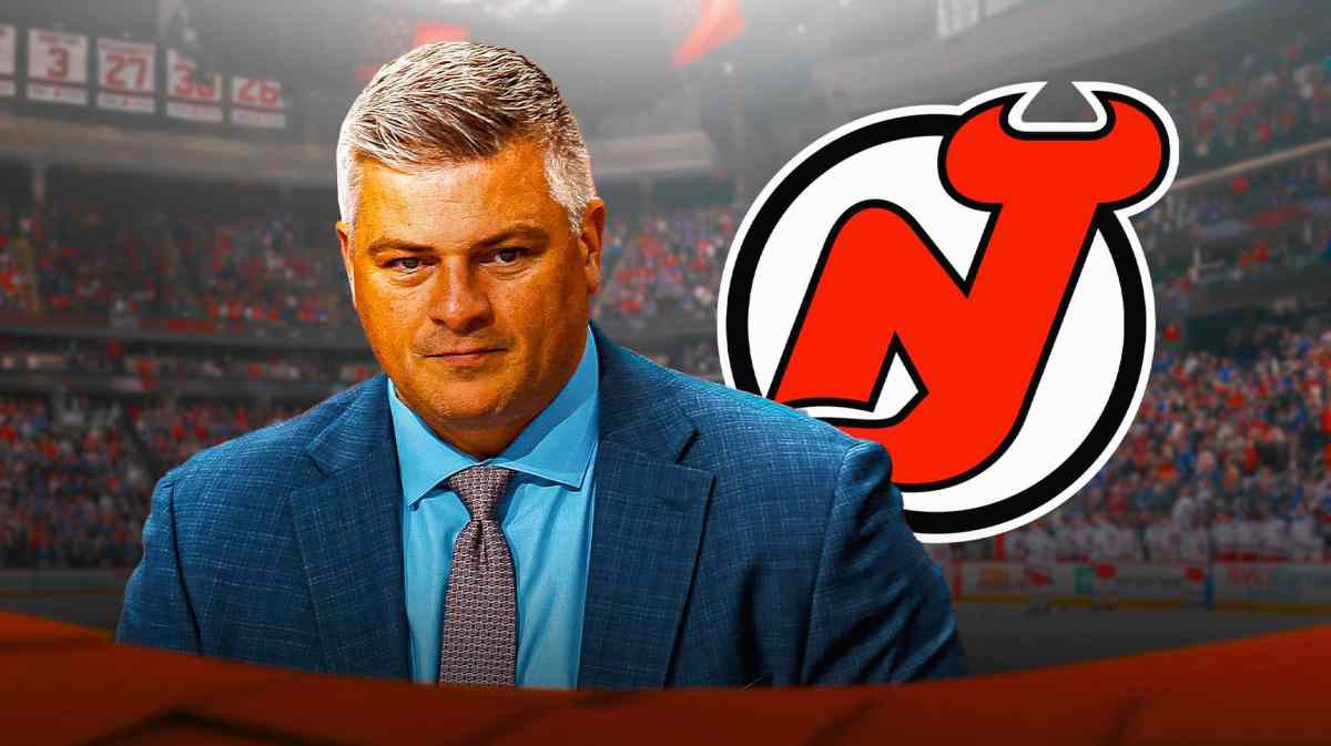 New Devils coach Sheldon Keefe looks at New Jersey crowd, Lindy Ruff in background