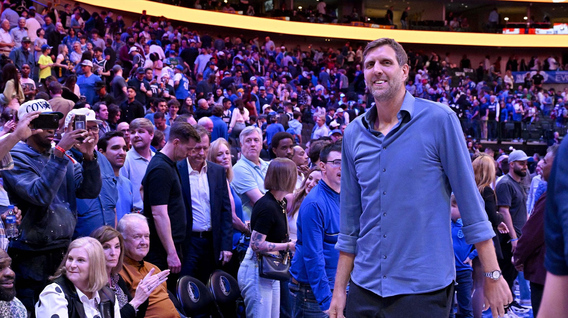 Dirk on the sidelines of a Mavs game. 