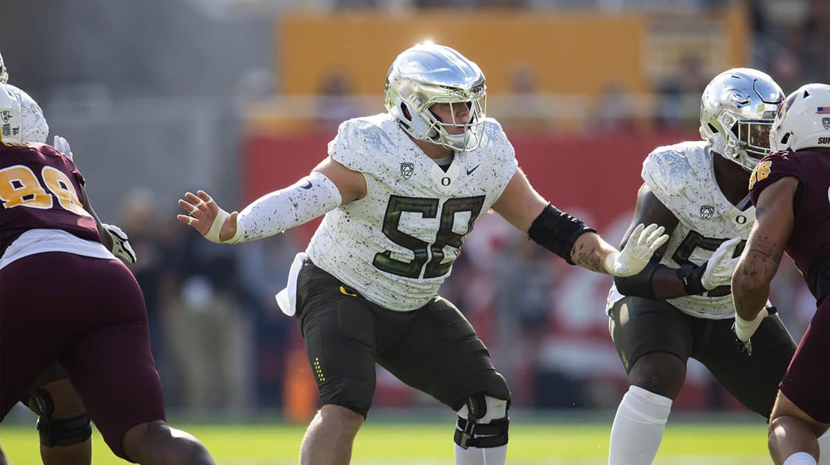 Oregon Ducks offensive lineman Jackson Powers-Johnson (58) against the Arizona State Sun Devils at Mountain America Stadium.