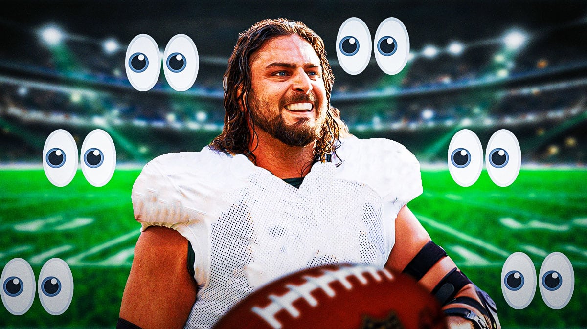 All-Pro tackle David Bakhtiari with 👀 surrounding him