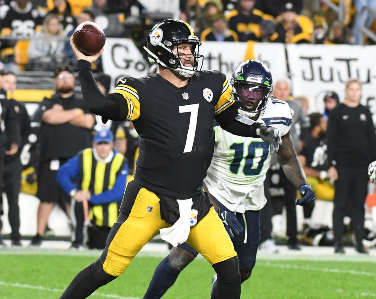 Pittsburgh Steelers quarterback Ben Roethlisberger (7) pump fakes the ball by Seattle Seahawks linebacker Benson Mayowa (10) during the fourth quarter at Heinz Field.