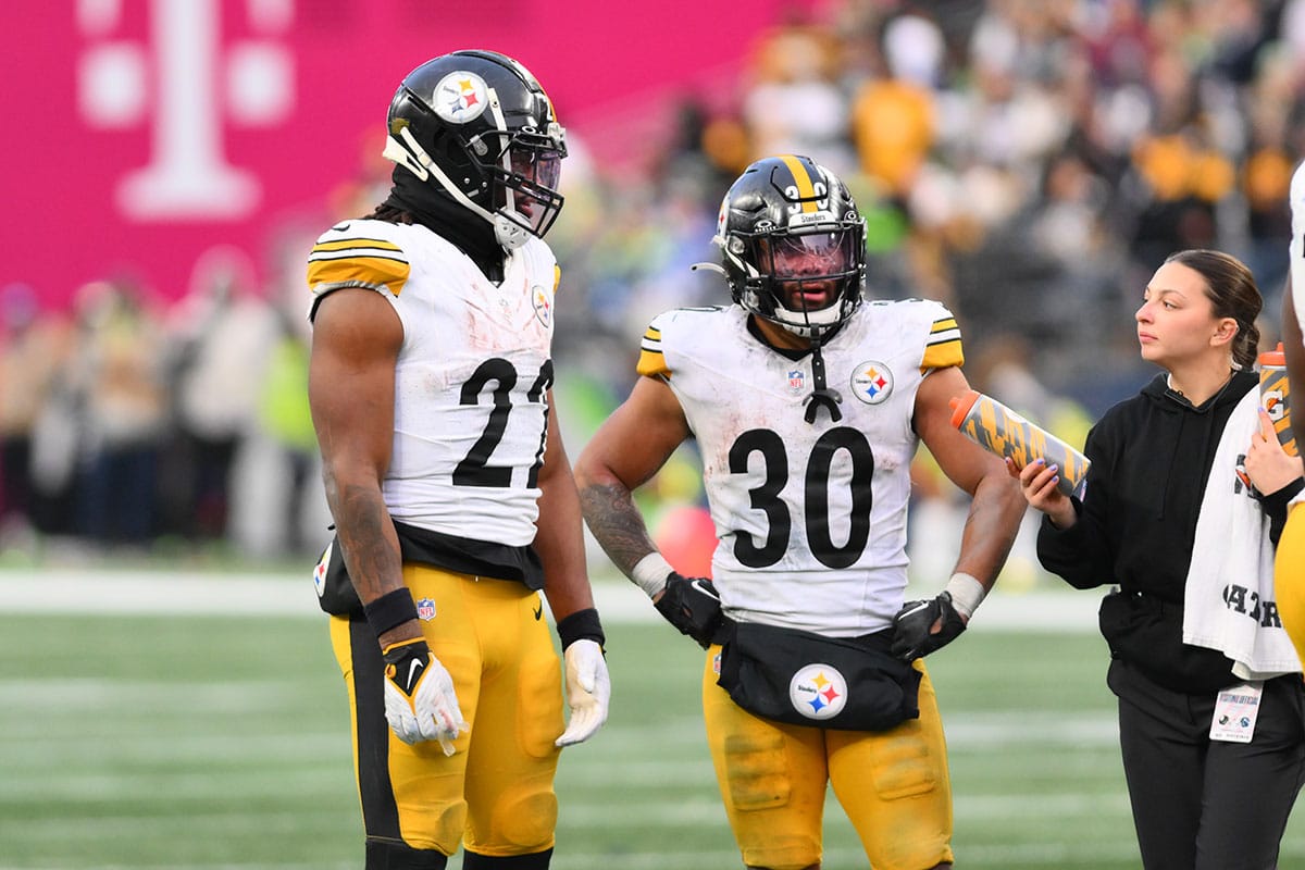 Pittsburgh Steelers running back Najee Harris (22) and Pittsburgh Steelers running back Jaylen Warren (30) during the second half against the Seattle Seahawks