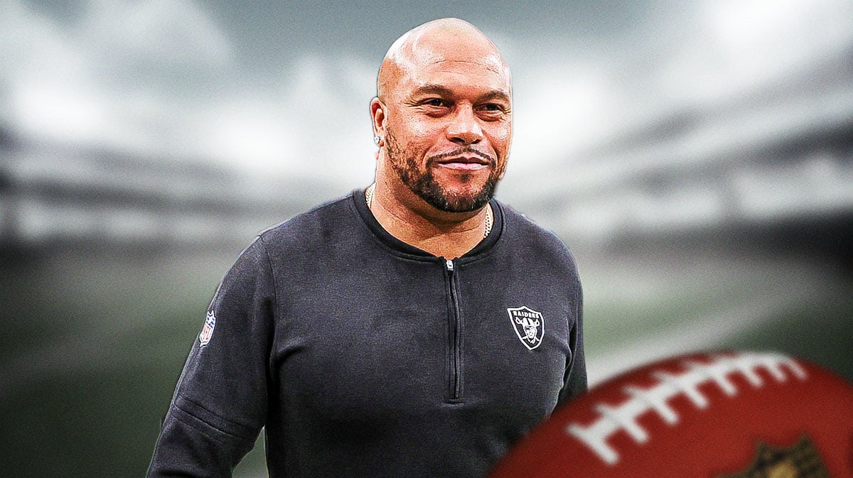 Las Vegas Raiders head coach Antonio Pierce