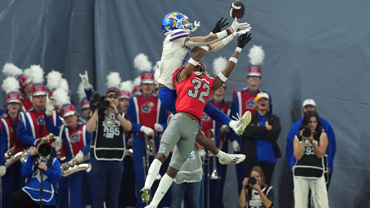 Kansas Jayhawks wide receiver Quentin Skinner (0) makes aa catch against UNLV Rebels cornerback Ricky Johnson (32) during the first half at Chase Field.