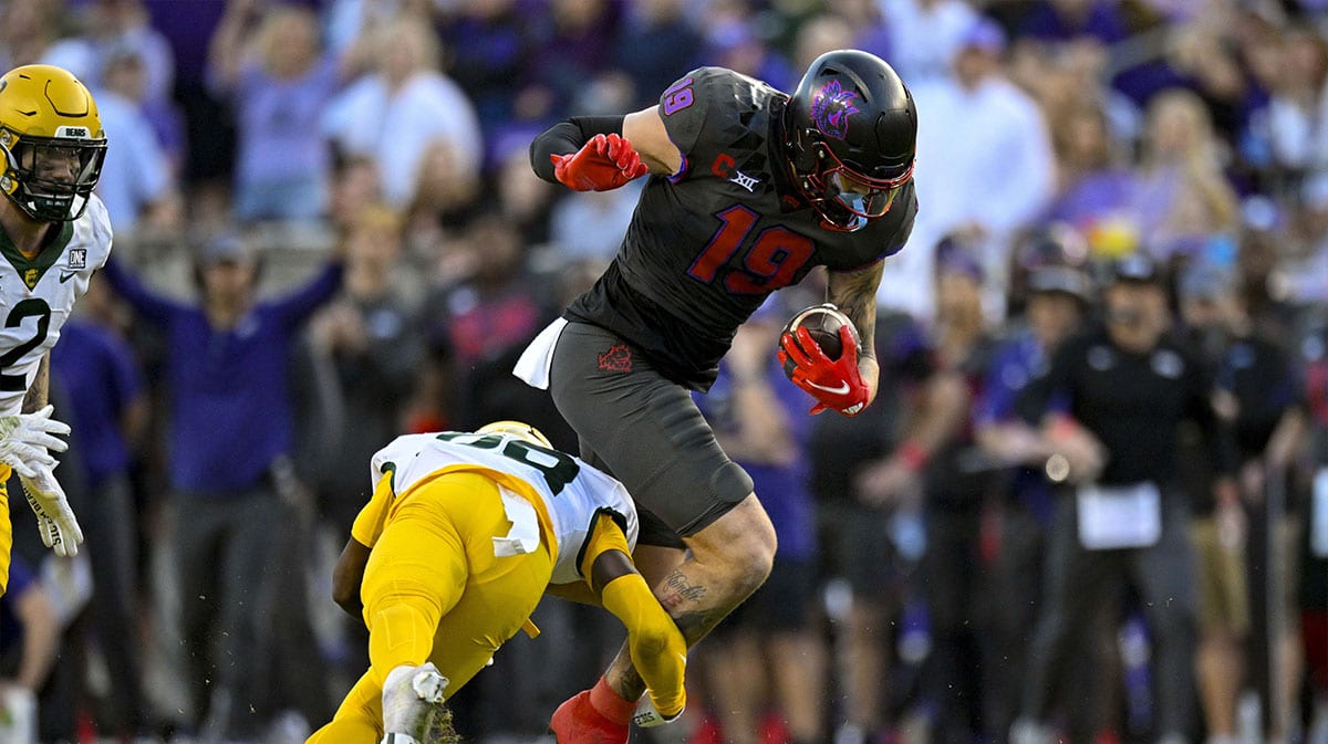 TCU Horned Frogs tight end Jared Wiley (19) catches a pass for a first down against the Baylor Bears during the second half at Amon G. Carter Stadium.