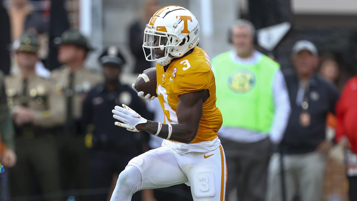 Tennessee Volunteers defensive back Dee Williams (3) returns a kick against the Vanderbilt Commodores during the first half at Neyland Stadium. 