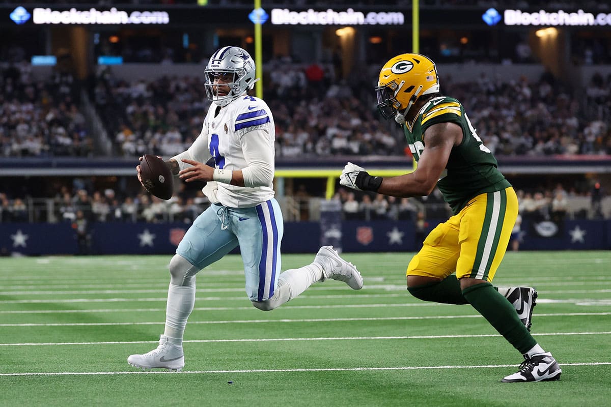 Dallas Cowboys quarterback Dak Prescott (4) rushes for a touchdown against Green Bay Packers linebacker Kingsley Enagbare (55) during the second half for the 2024 NFC wild card game at AT&T Stadium.