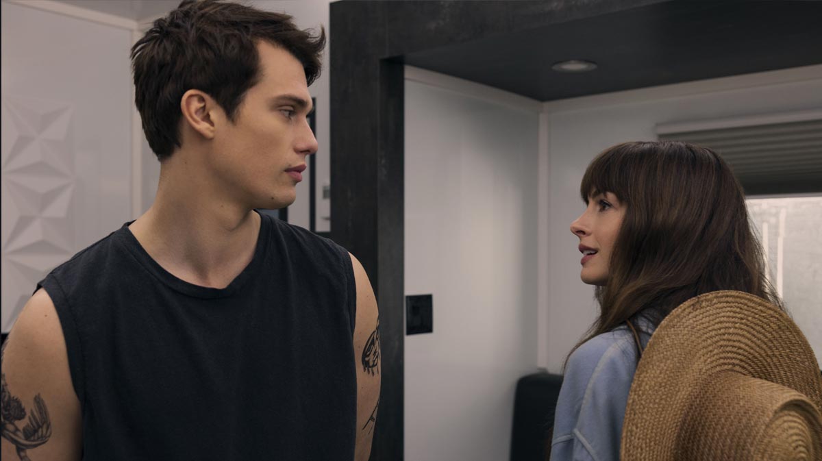 Nicholas Galitzine and Anne Hathaway in The Idea of You.