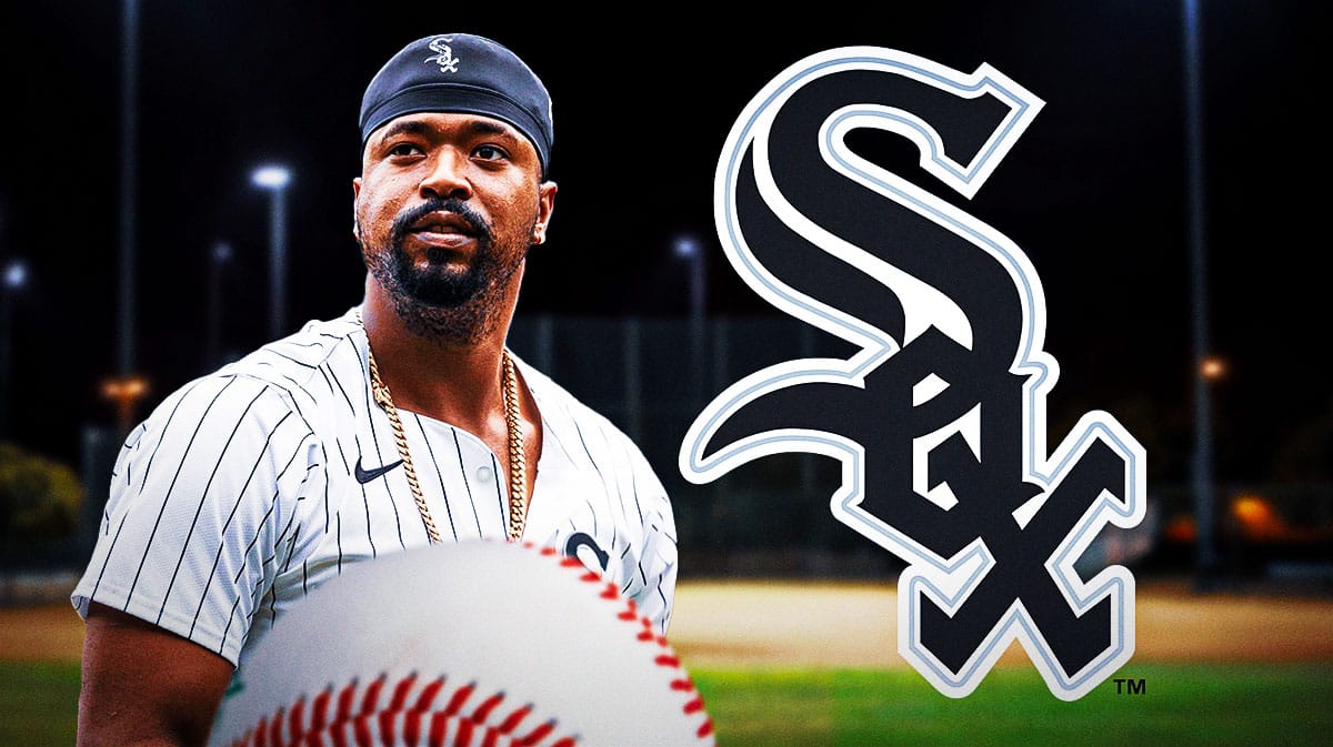 White Sox's Eloy Jimenez looks at injury reporters