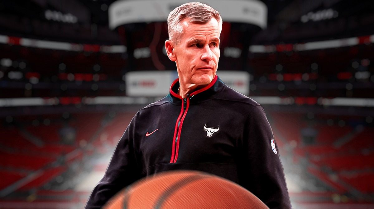 Bulls, Bulls trade, Bulls trade targets, Bulls offseason, D'Angelo Russell, Billy Donovan with Bulls arena in the background